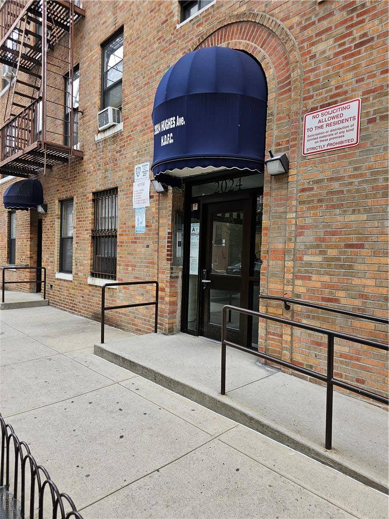 Bronx, NY 10457,2024 Hughes AVE #2B