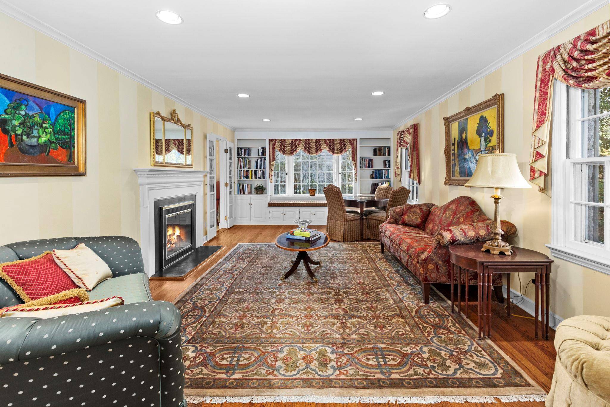 Scarsdale, NY 10583,8 Oakstwain RD