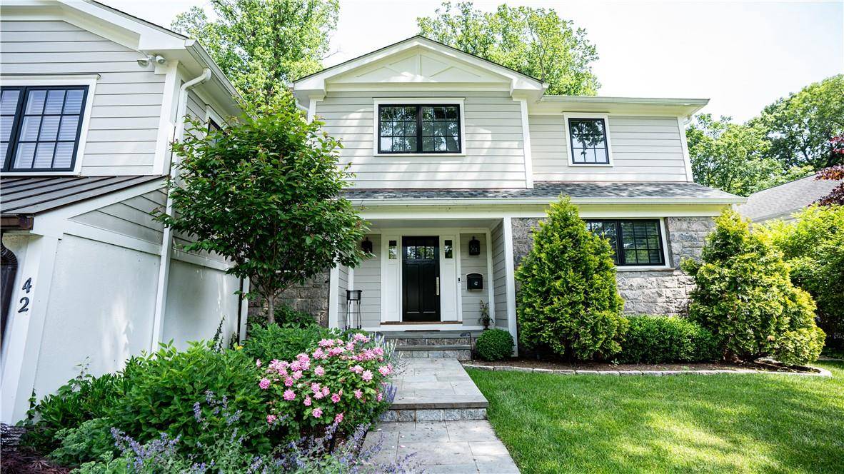 Scarsdale, NY 10583,42 Paddington RD