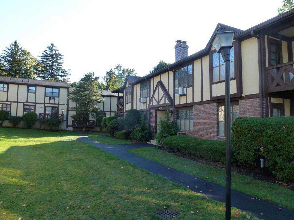 Valley Cottage, NY 10989,437 Sierra Vista LN