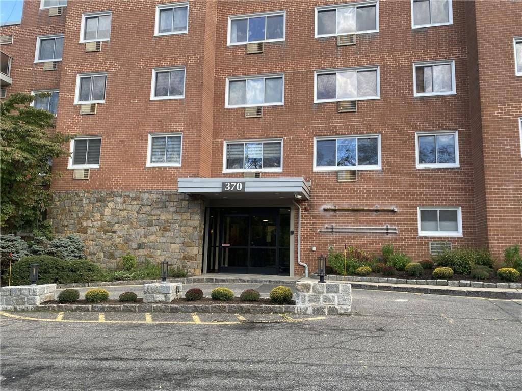 Scarsdale, NY 10583,370 Central Park AVE #5T