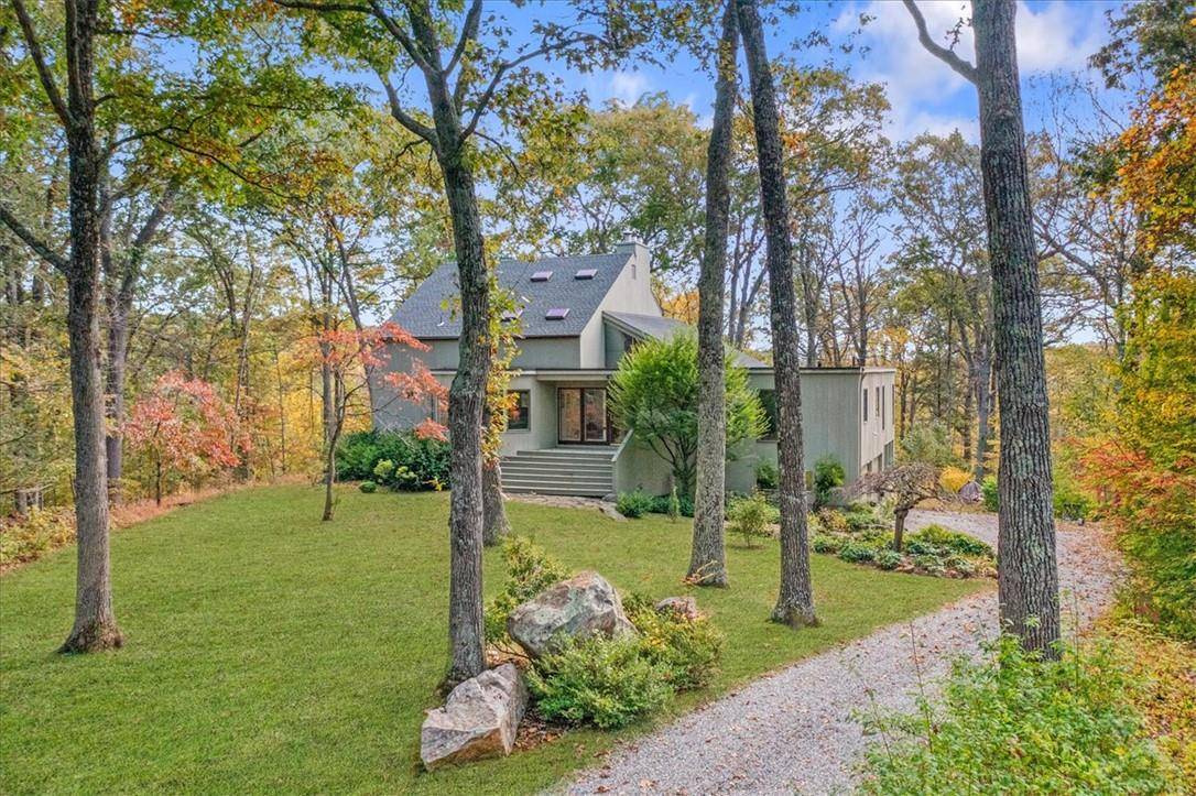 Pound Ridge, NY 10576,11 Winterbottom LN