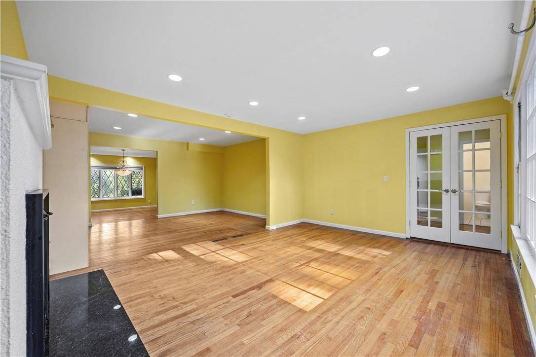 Mamaroneck, NY 10543,313 Heathcote AVE
