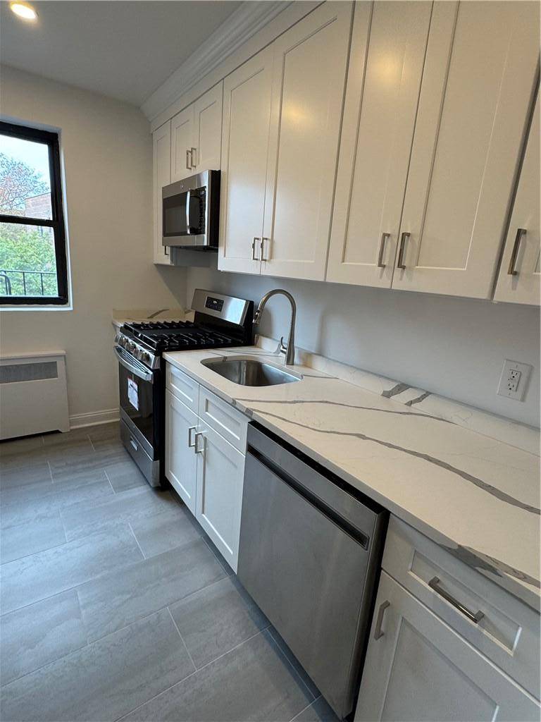 Elmhurst, NY 11373,84-16 Elmhurst AVE #6G