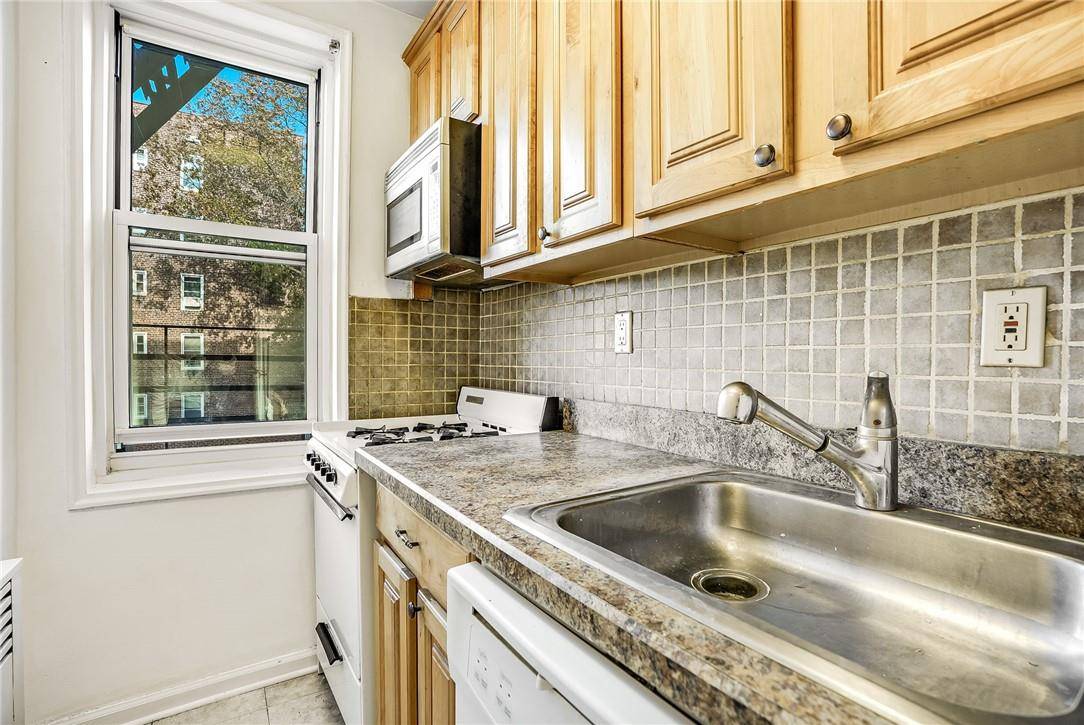 Yonkers, NY 10704,1304 Midland AVE #A35