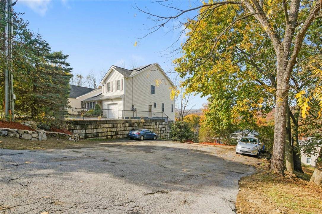Peekskill, NY 10566,931 N Division ST
