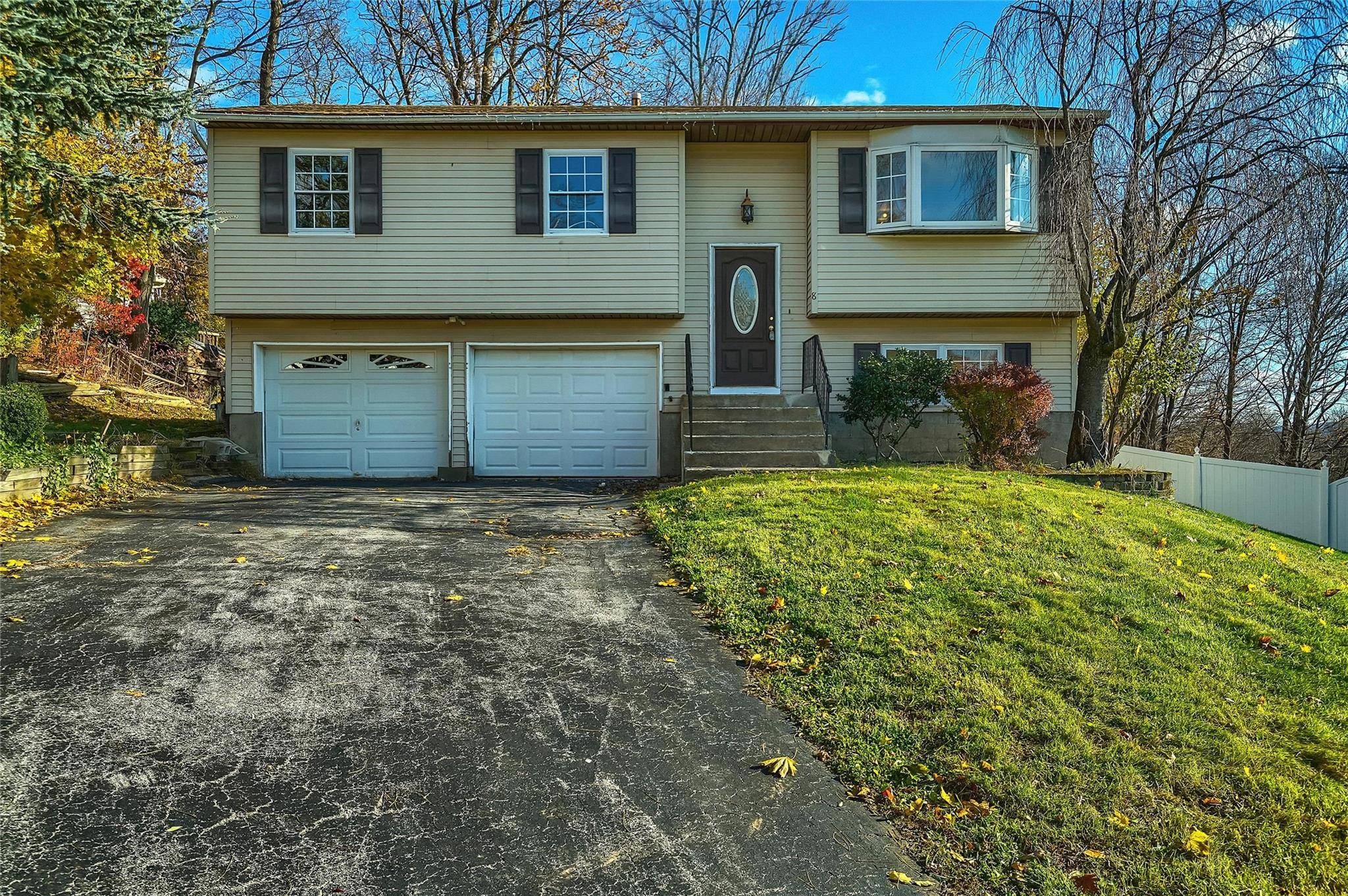 Monroe, NY 10950,8 Hall CT