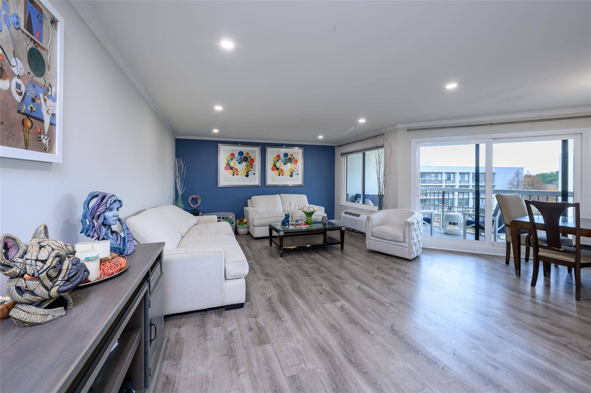 Hartsdale, NY 10530,300 High Point DR #604