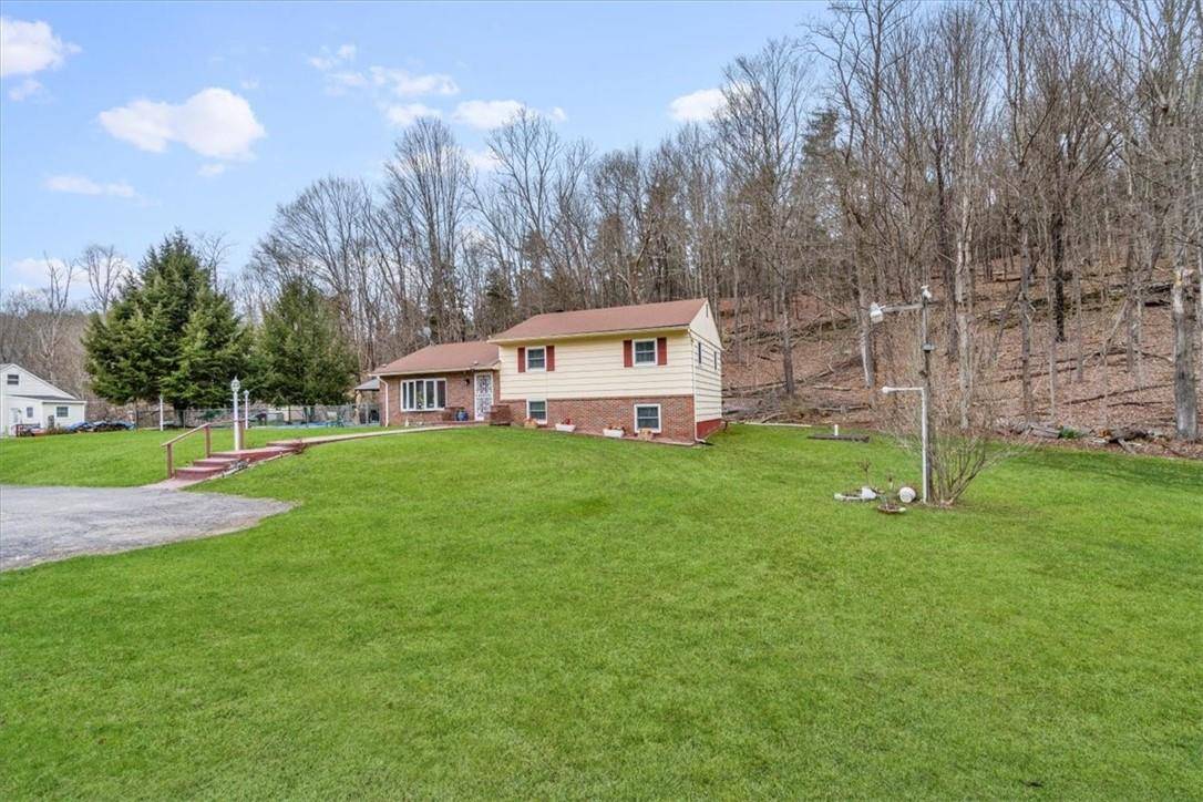 Ellenville, NY 12428,17 Old Minisink TRL