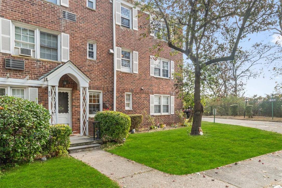 Bronxville, NY 10708,80 Lawrence Park TER #80