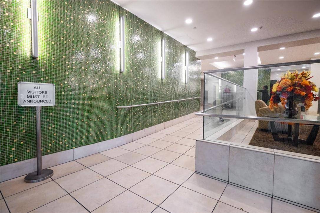 New York (manhattan), NY 10039,102 Bradhurst AVE #308