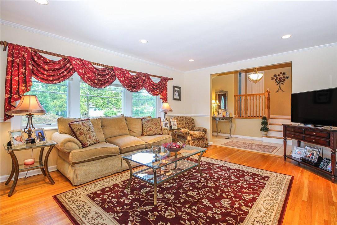 White Plains, NY 10605,21 Maplemoor LN