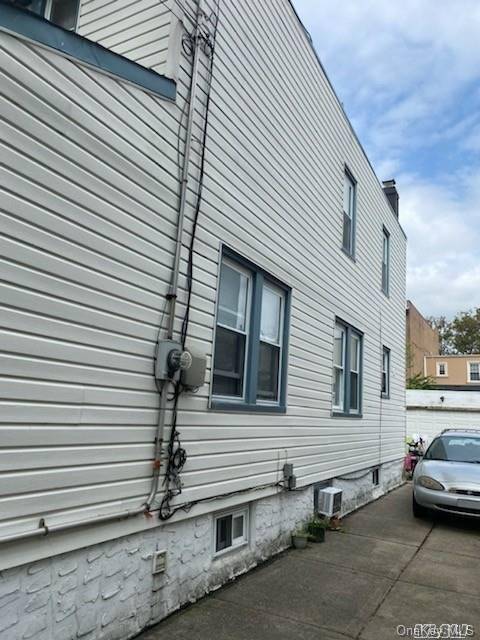 Middle Village, NY 11379,71-31 66th RD