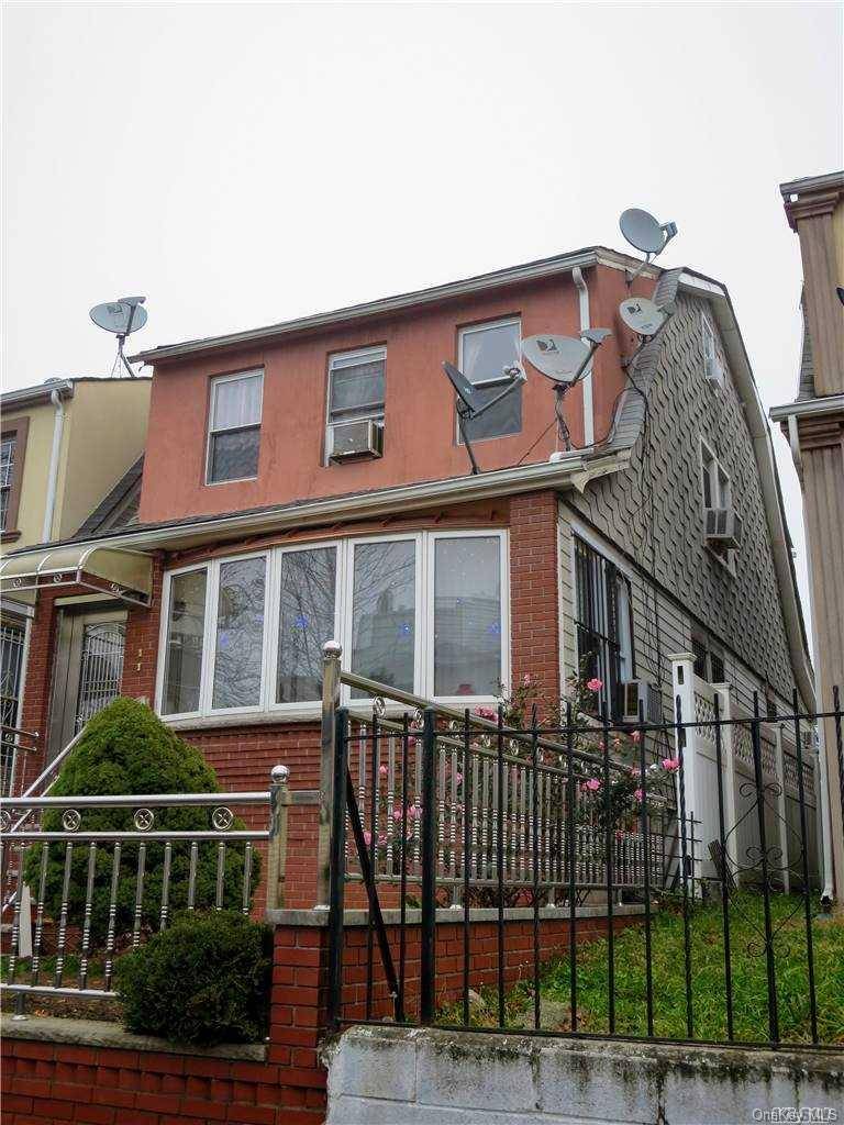 East Elmhurst, NY 11369,30-17 93 ST