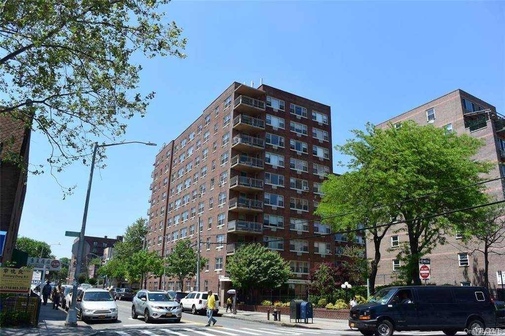 Elmhurst, NY 11373,81-11 45th AVE #3A