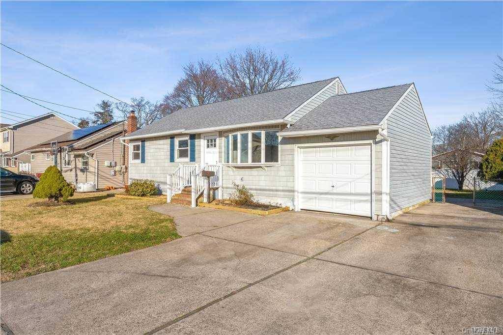 Lindenhurst, NY 11757,56 Frank ST