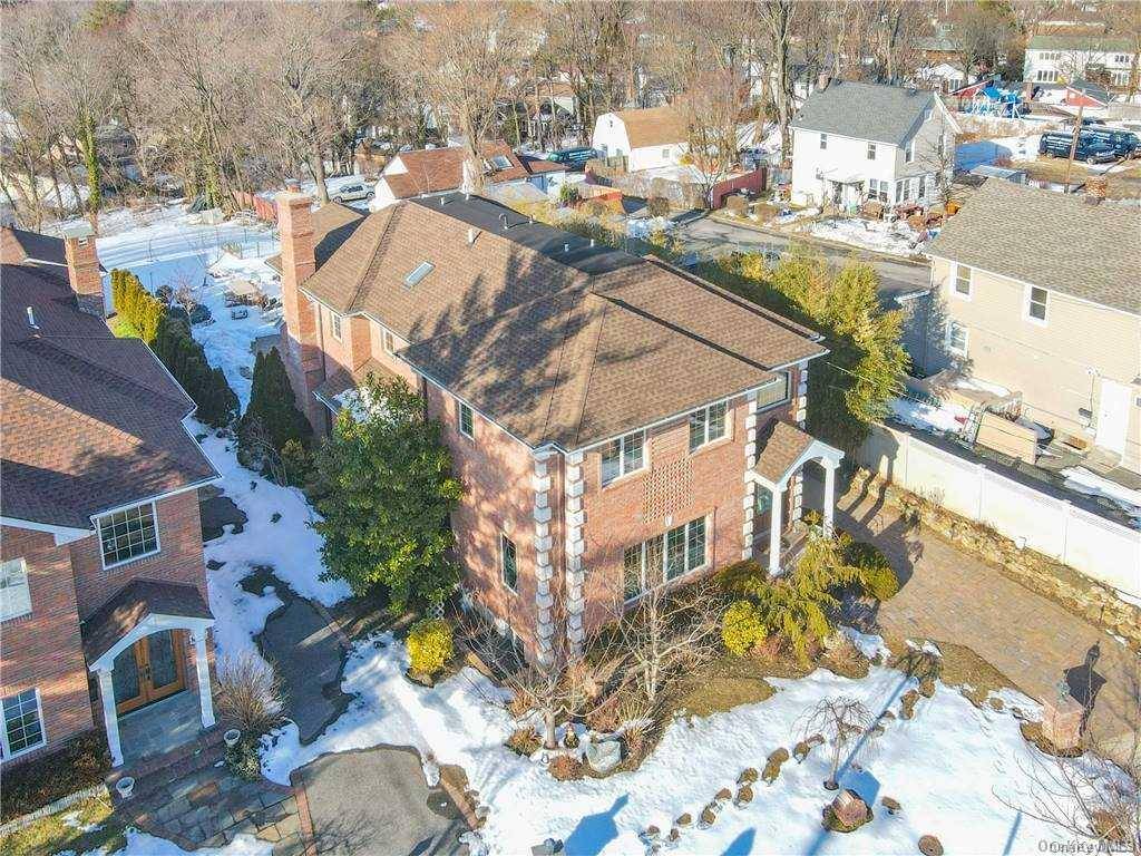 Great Neck, NY 11024,71 Steamboat RD