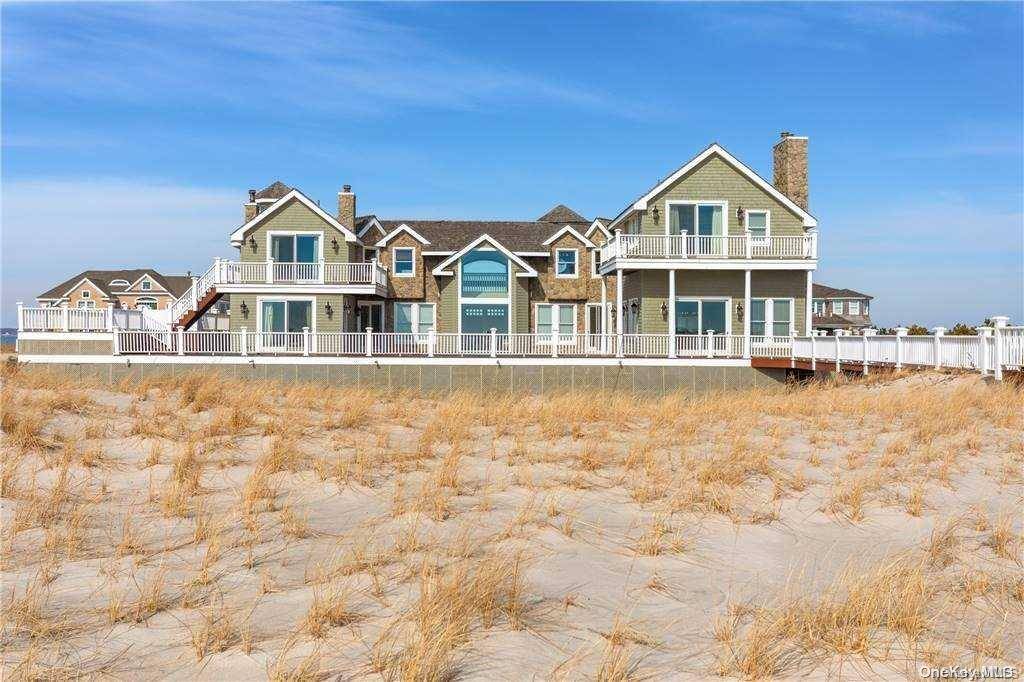 Westhampton Beach, NY 11978,777 Dune RD
