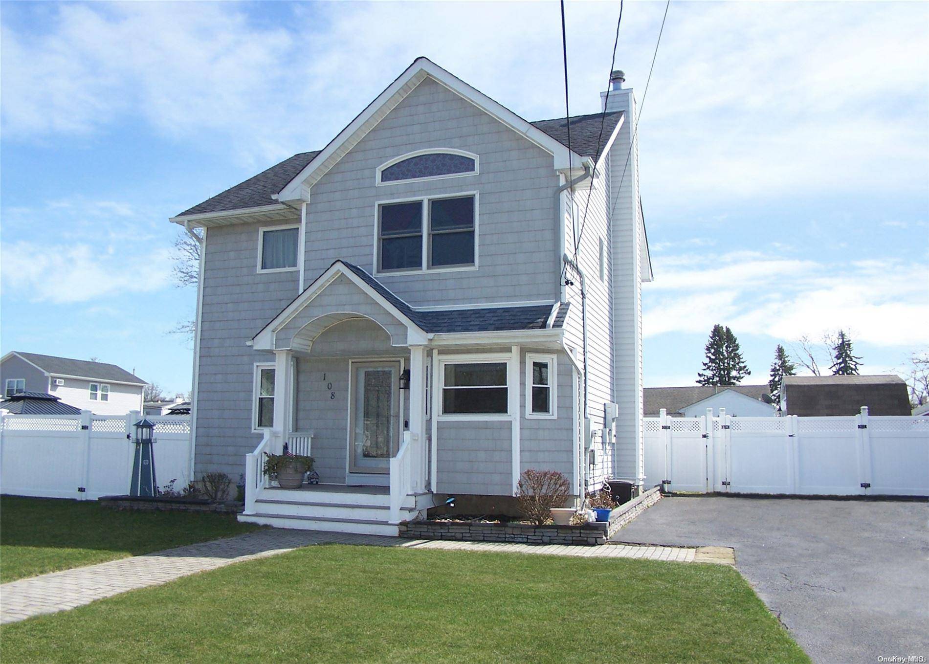 West Babylon, NY 11704,108 16th ST