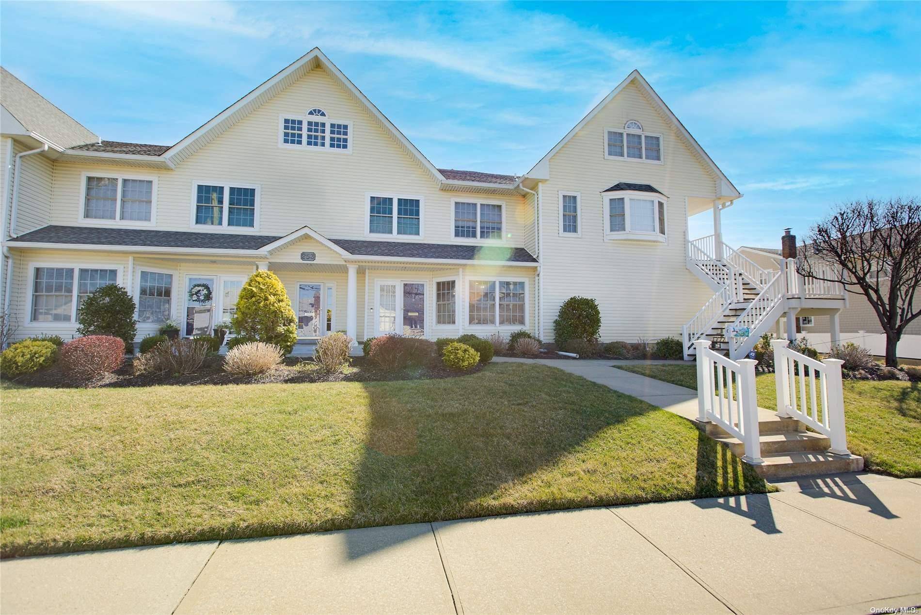 Freeport, NY 11520,253 Westside AVE #D