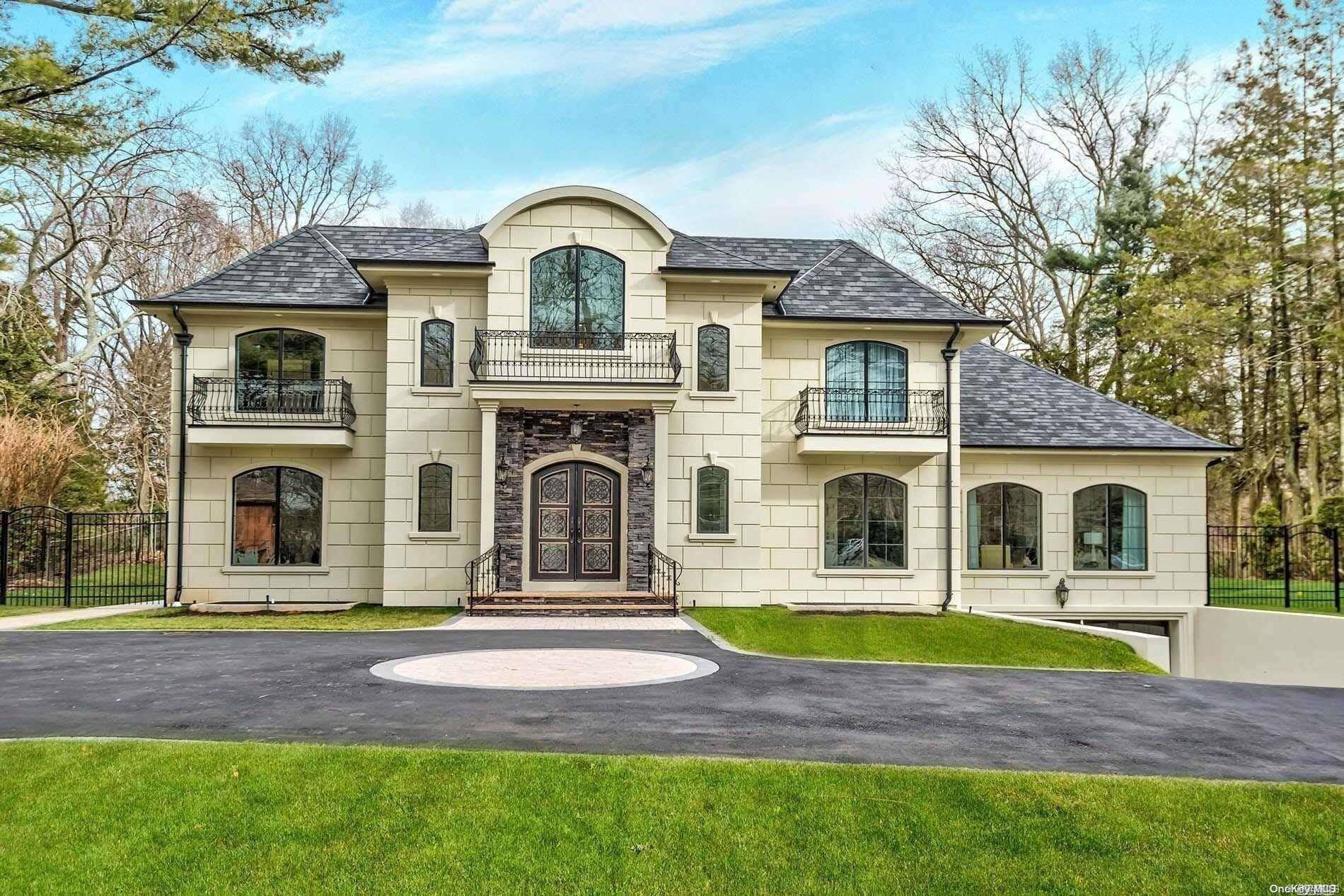 Woodbury, NY 11797,7 Pine DR