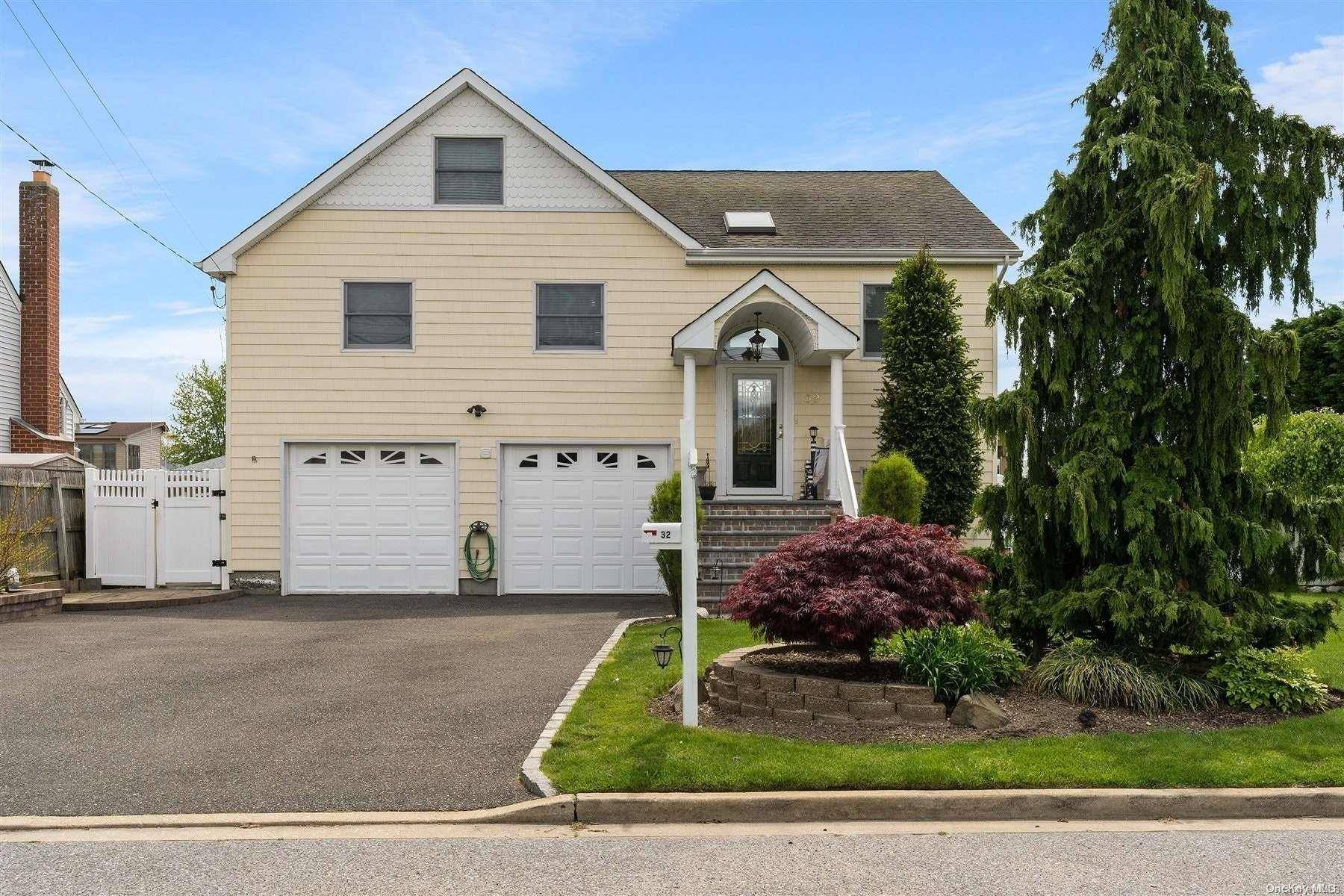 Massapequa, NY 11758,32 Jackson PL