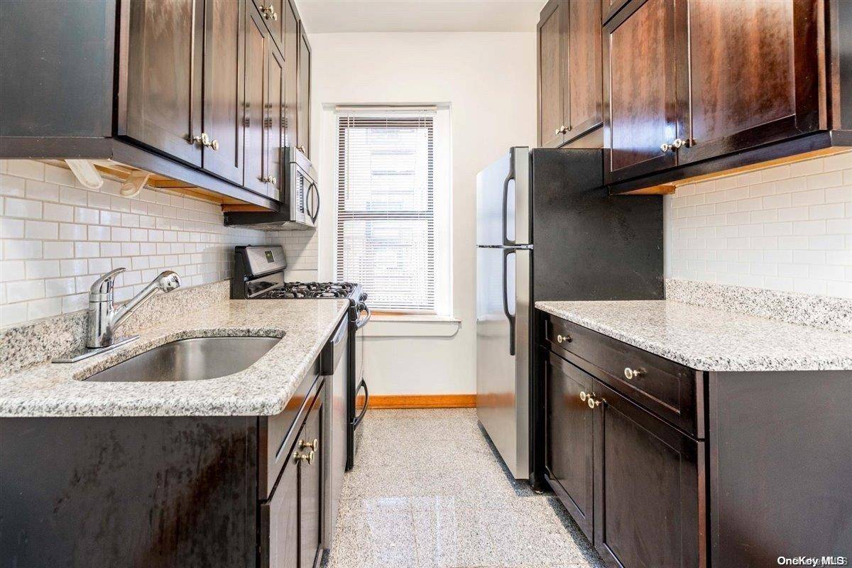 Sunnyside, NY 11104,43-33 48th ST #3F