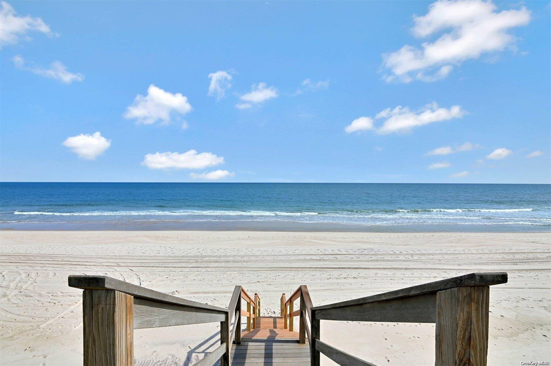 Quogue, NY 11959,148 Dune RD