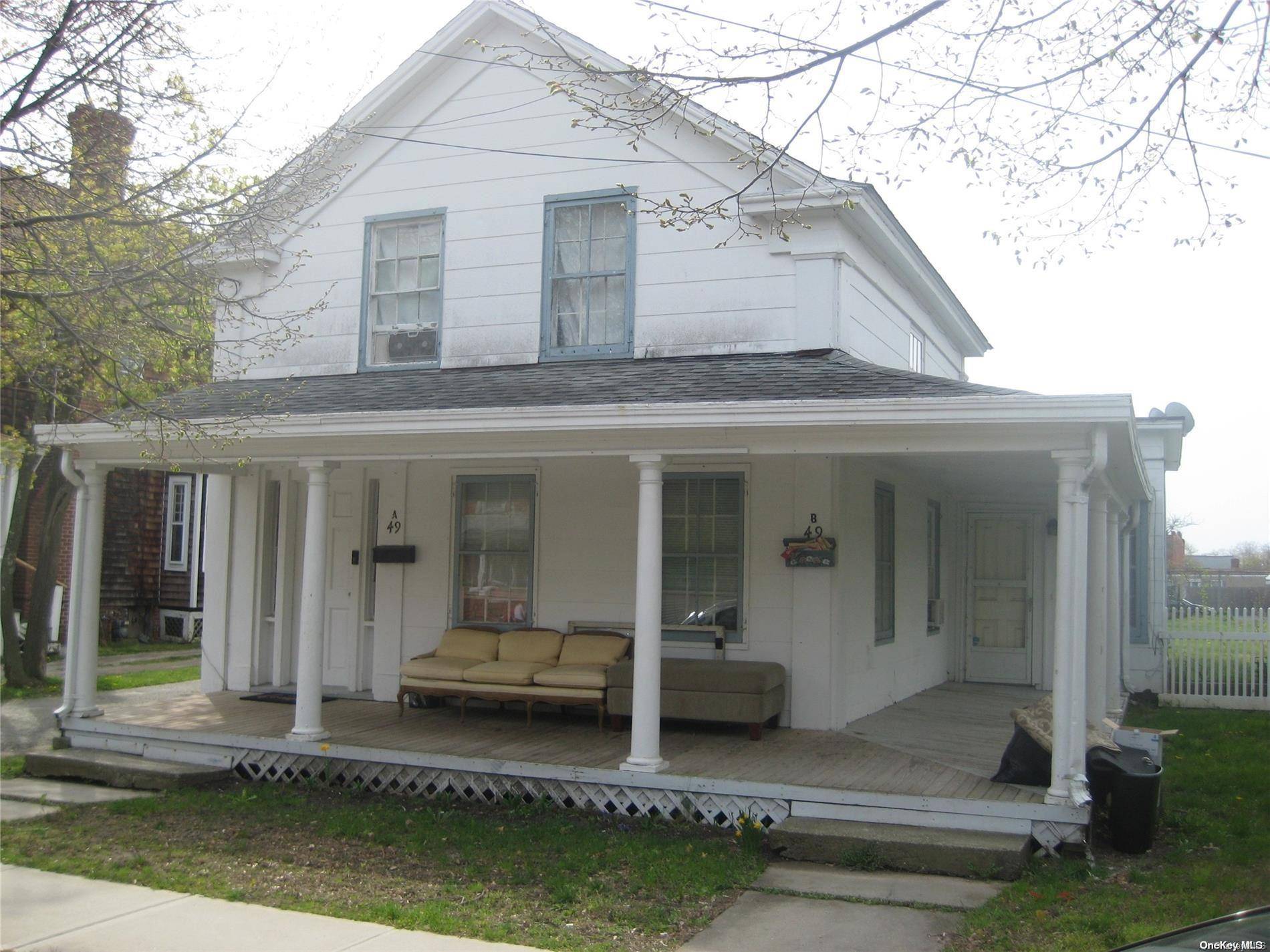 Riverhead, NY 11901,49 E 2nd ST