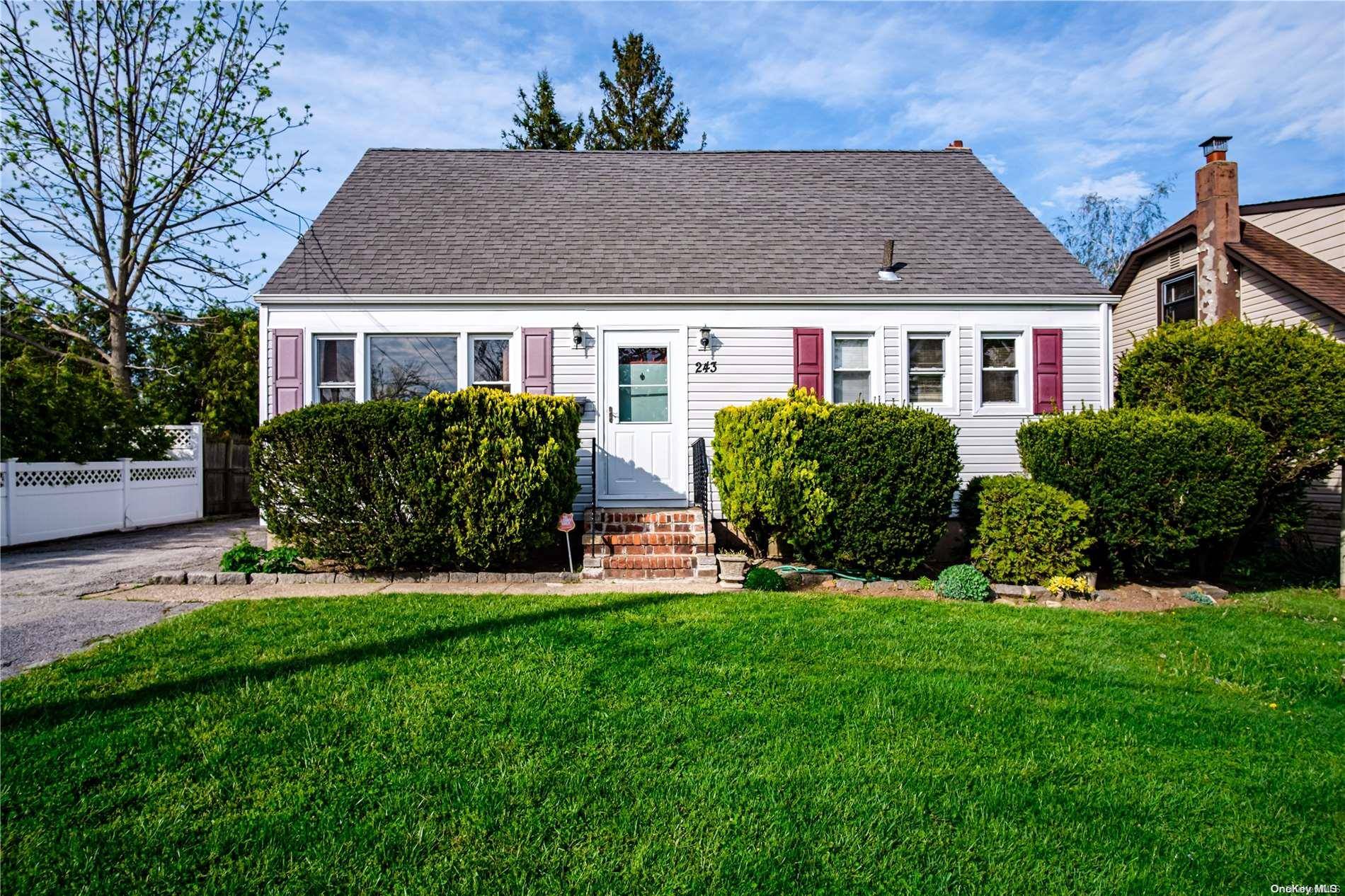 East Meadow, NY 11554,243 Starke AVE