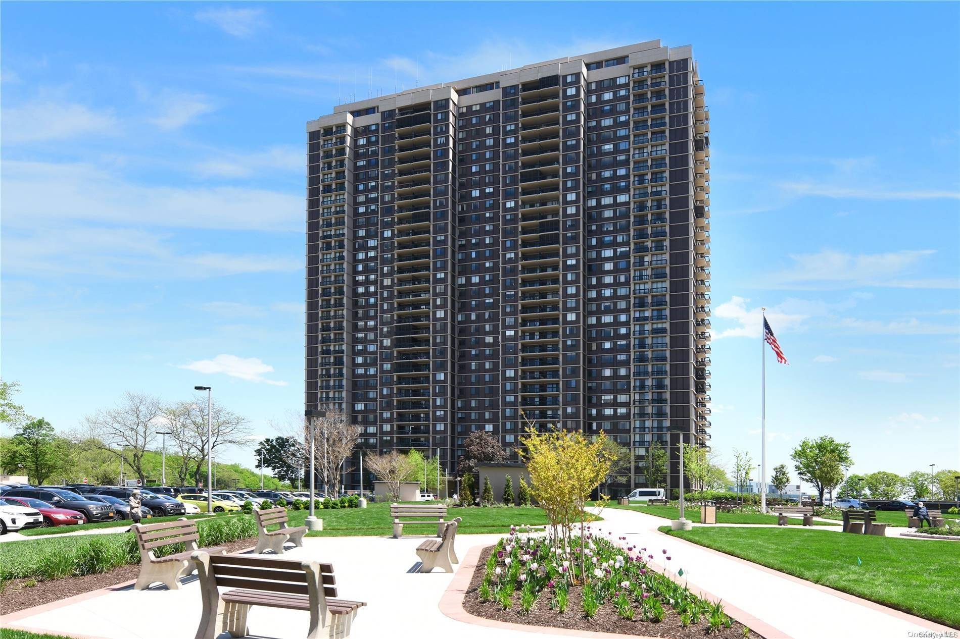 Floral Park, NY 11005,27110 Grand Central Pkwy #25K