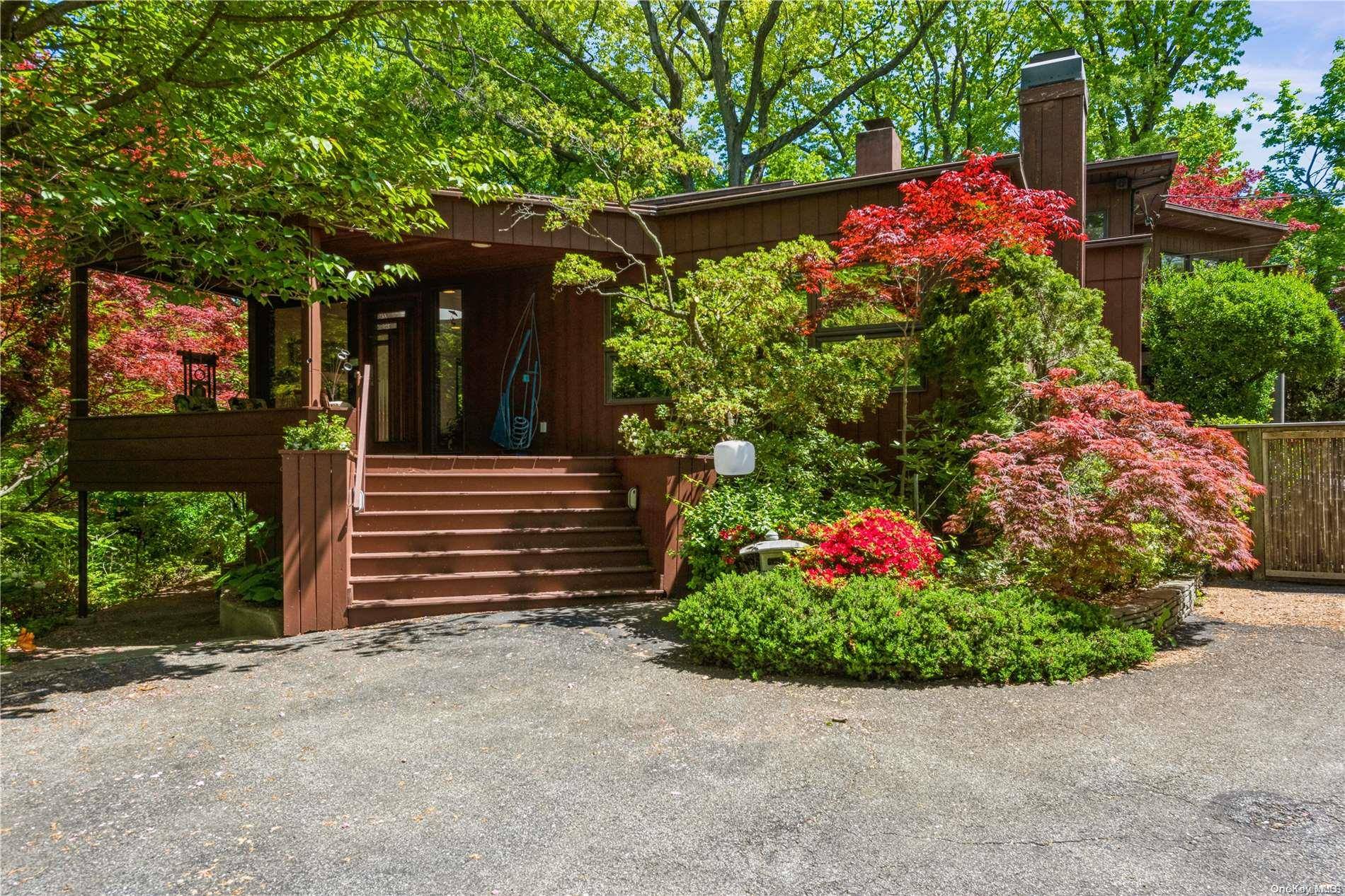 Sands Point, NY 11050,36 Cedar LN