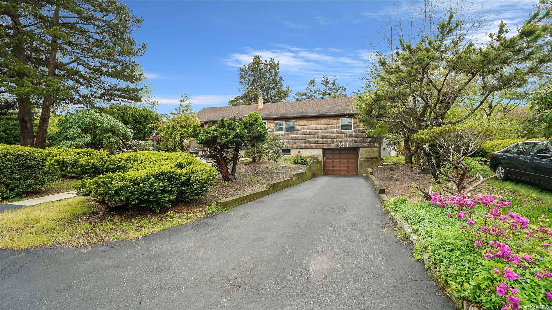East Northport, NY 11731,201 Cedar RD