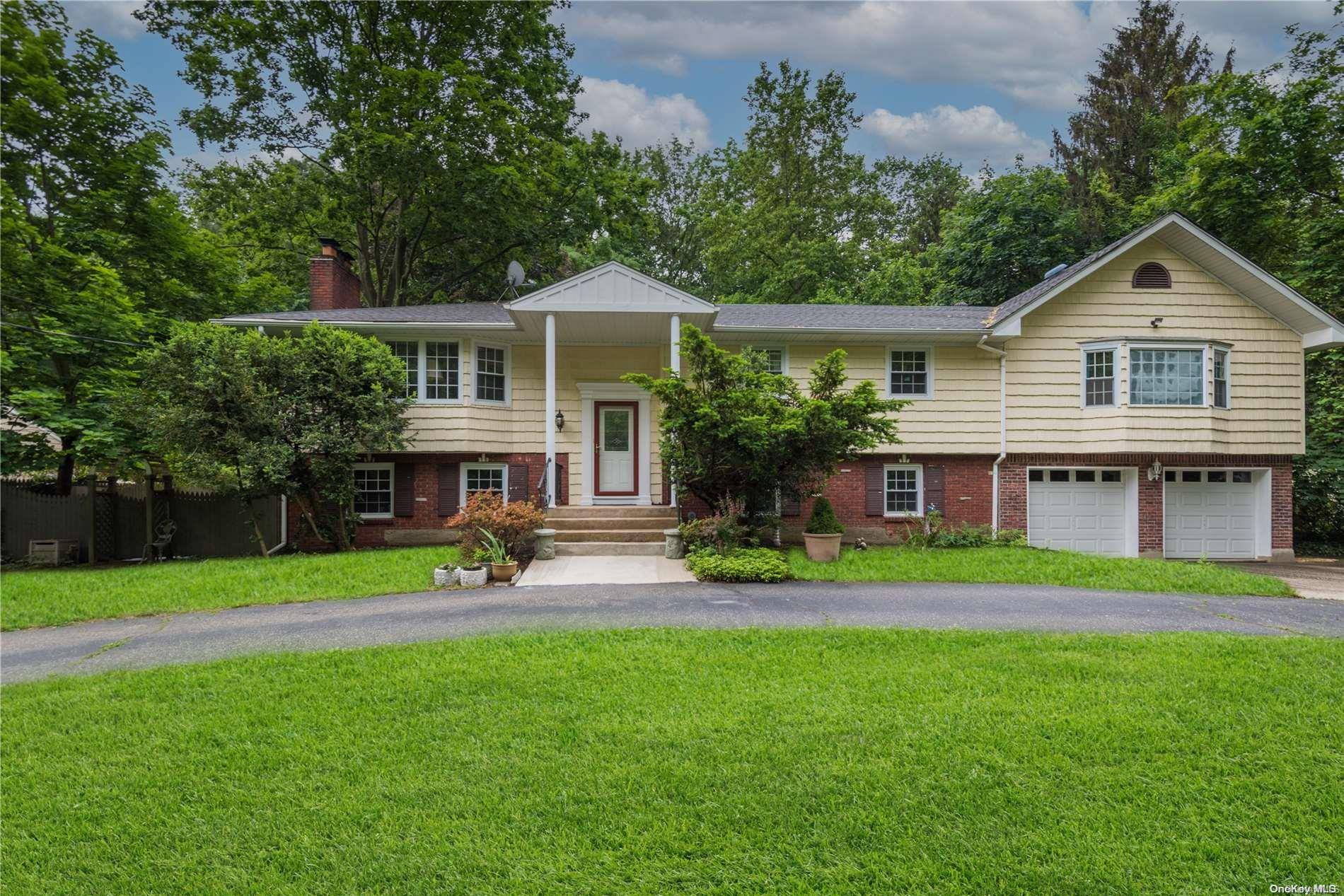 Huntington, NY 11743,32 Southdown RD