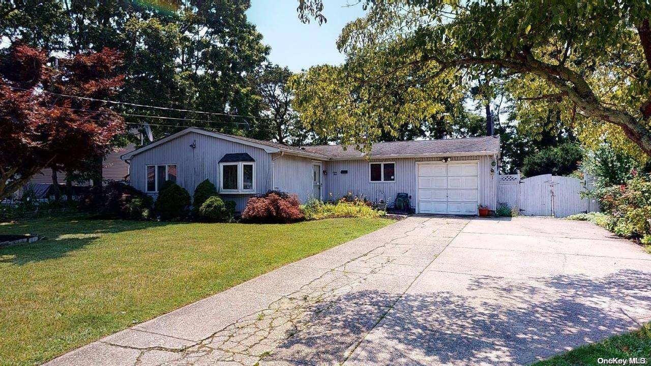 Shirley, NY 11967,64 Appel DR