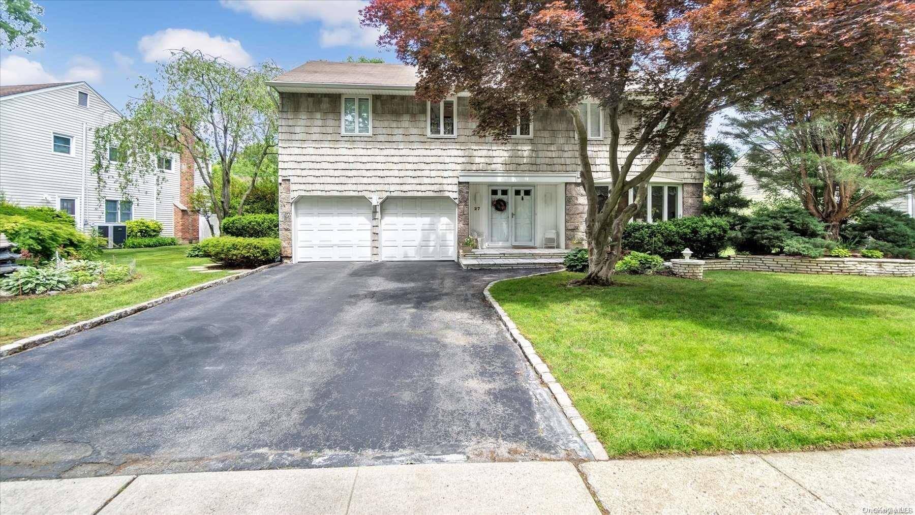 Westbury, NY 11590,27 Lynwood DR