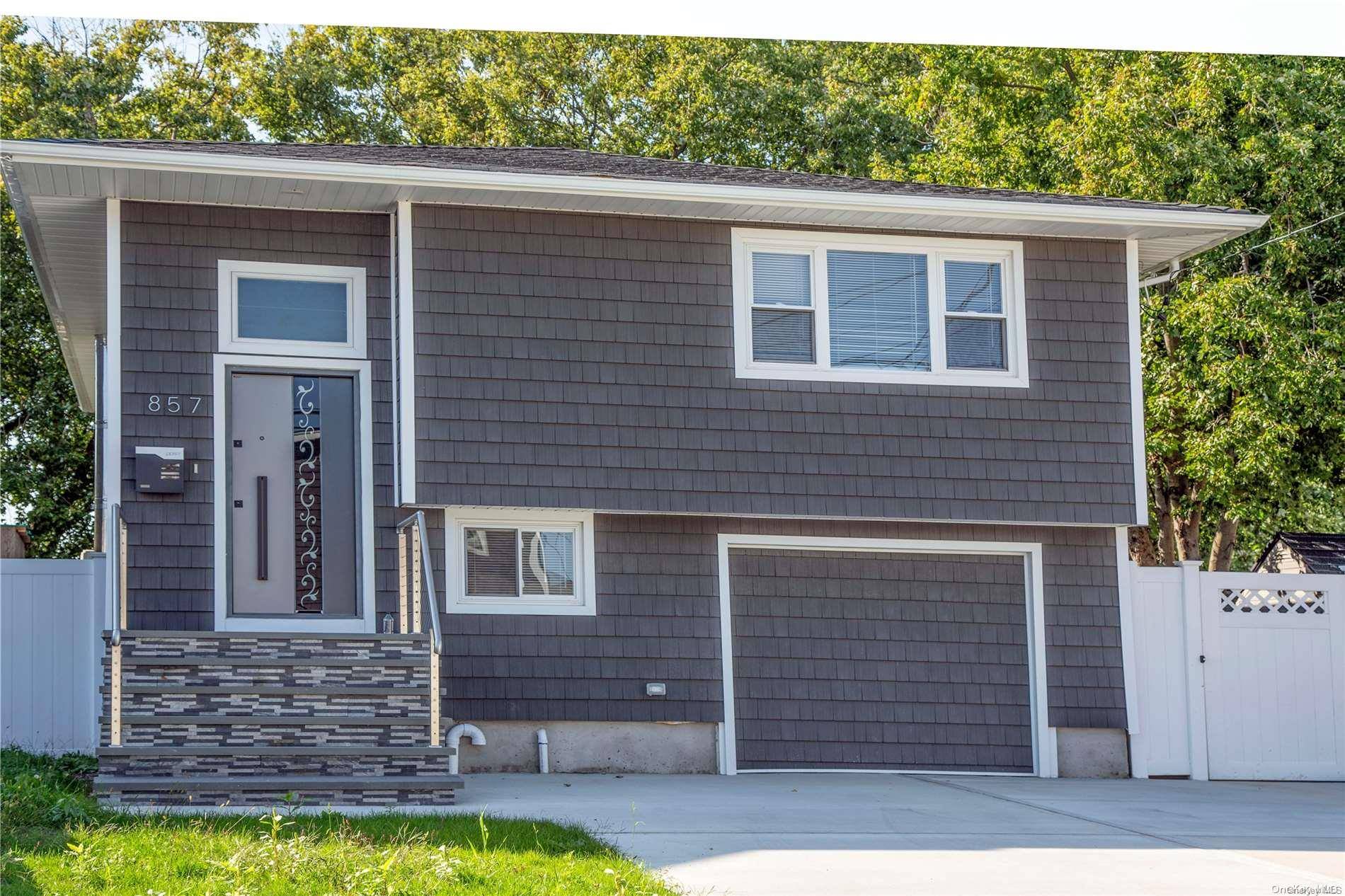 Lindenhurst, NY 11757,857 Beach ST