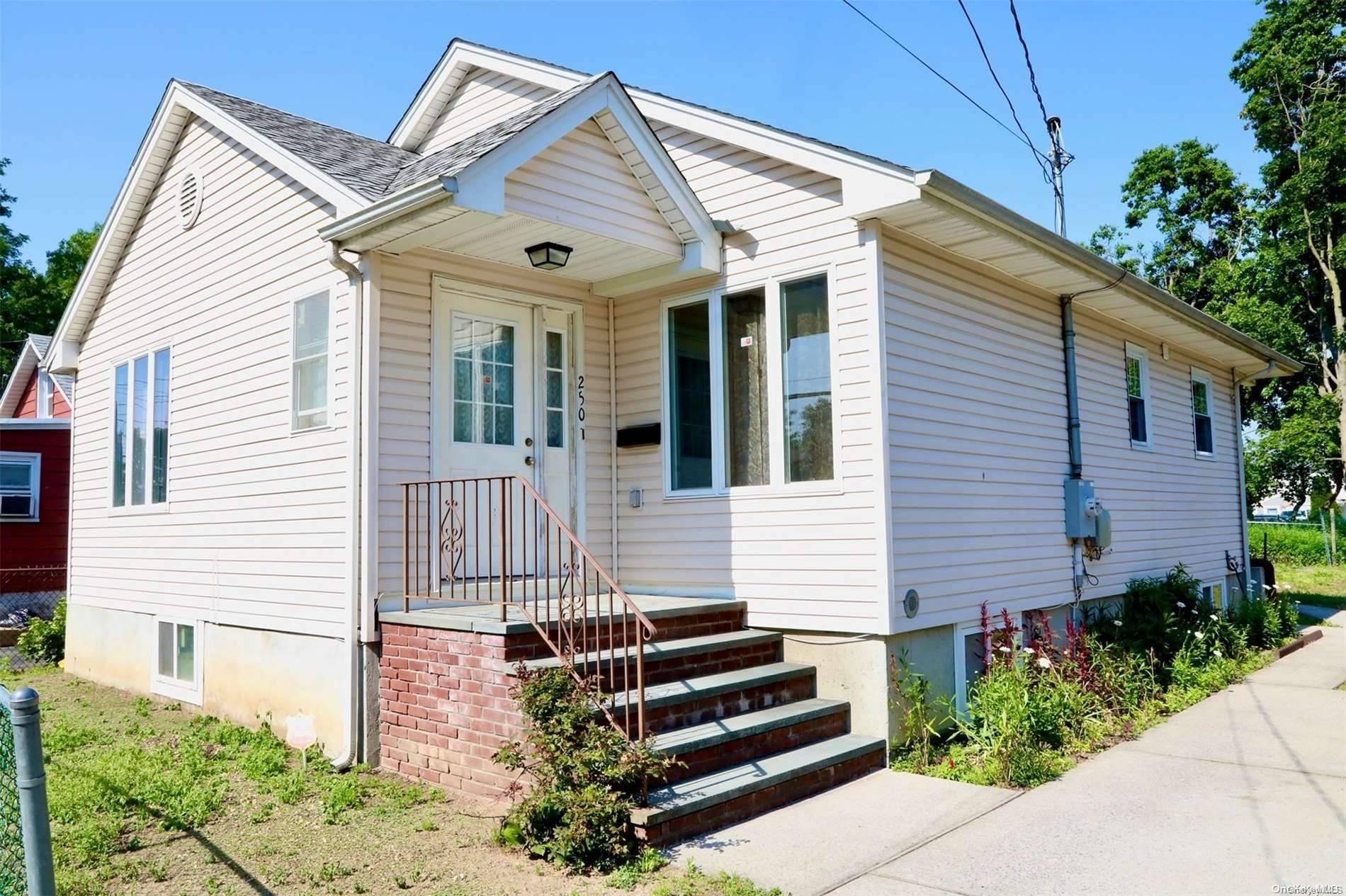 Westbury, NY 11590,250 Sheridan St