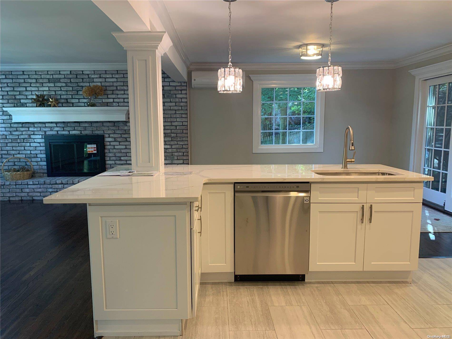 East Setauket, NY 11733,18 Brewster Hill RD