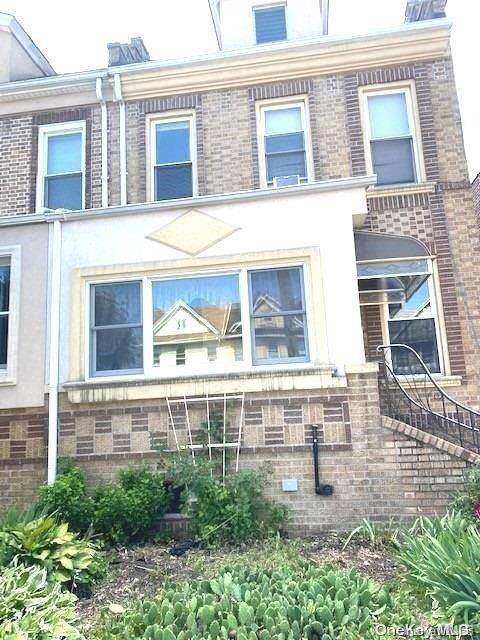 Glendale, NY 11385,78-04 82 ST