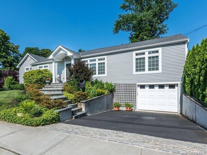 Port Washington, NY 11050,41 Highfield AVE