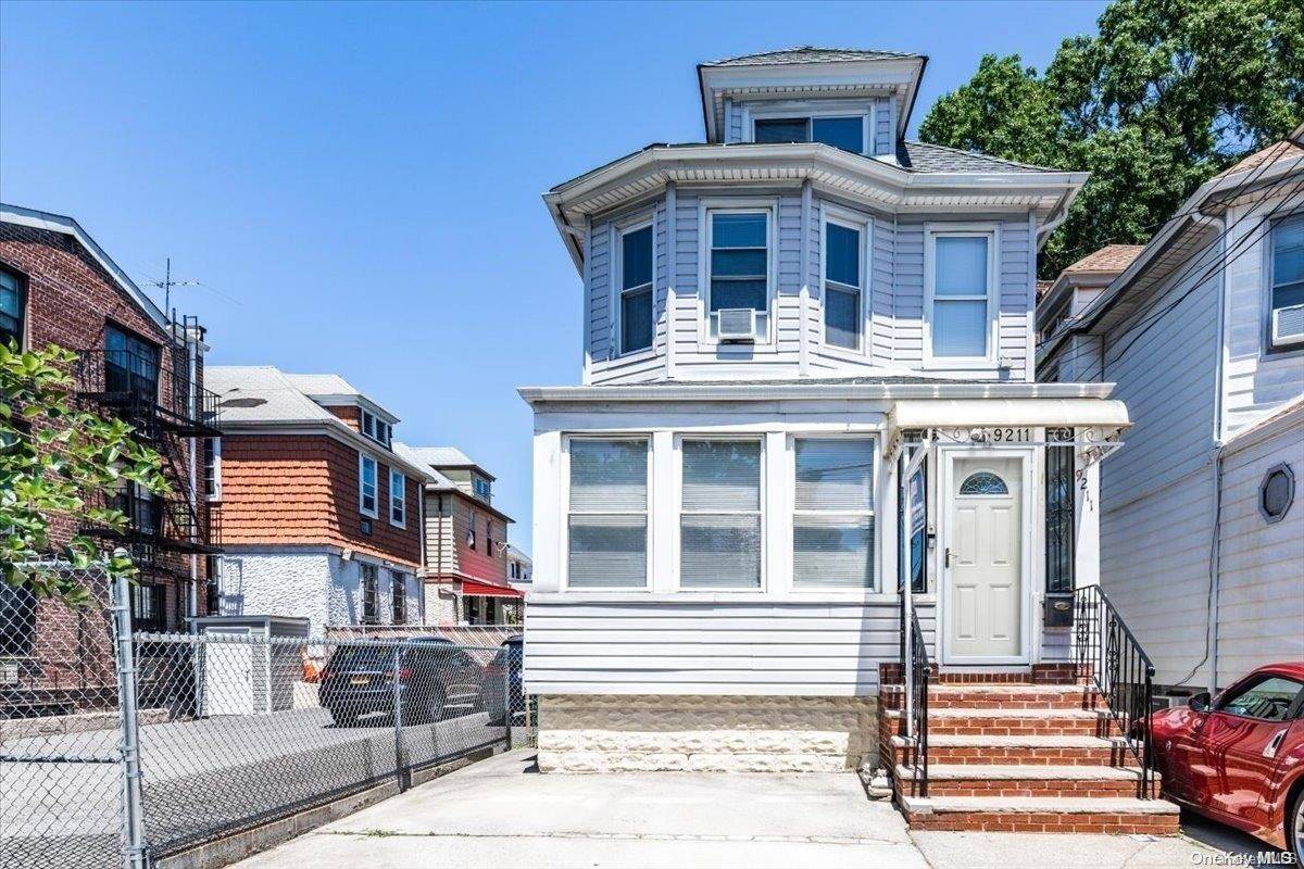 Elmhurst, NY 11373,92-11 54th AVE