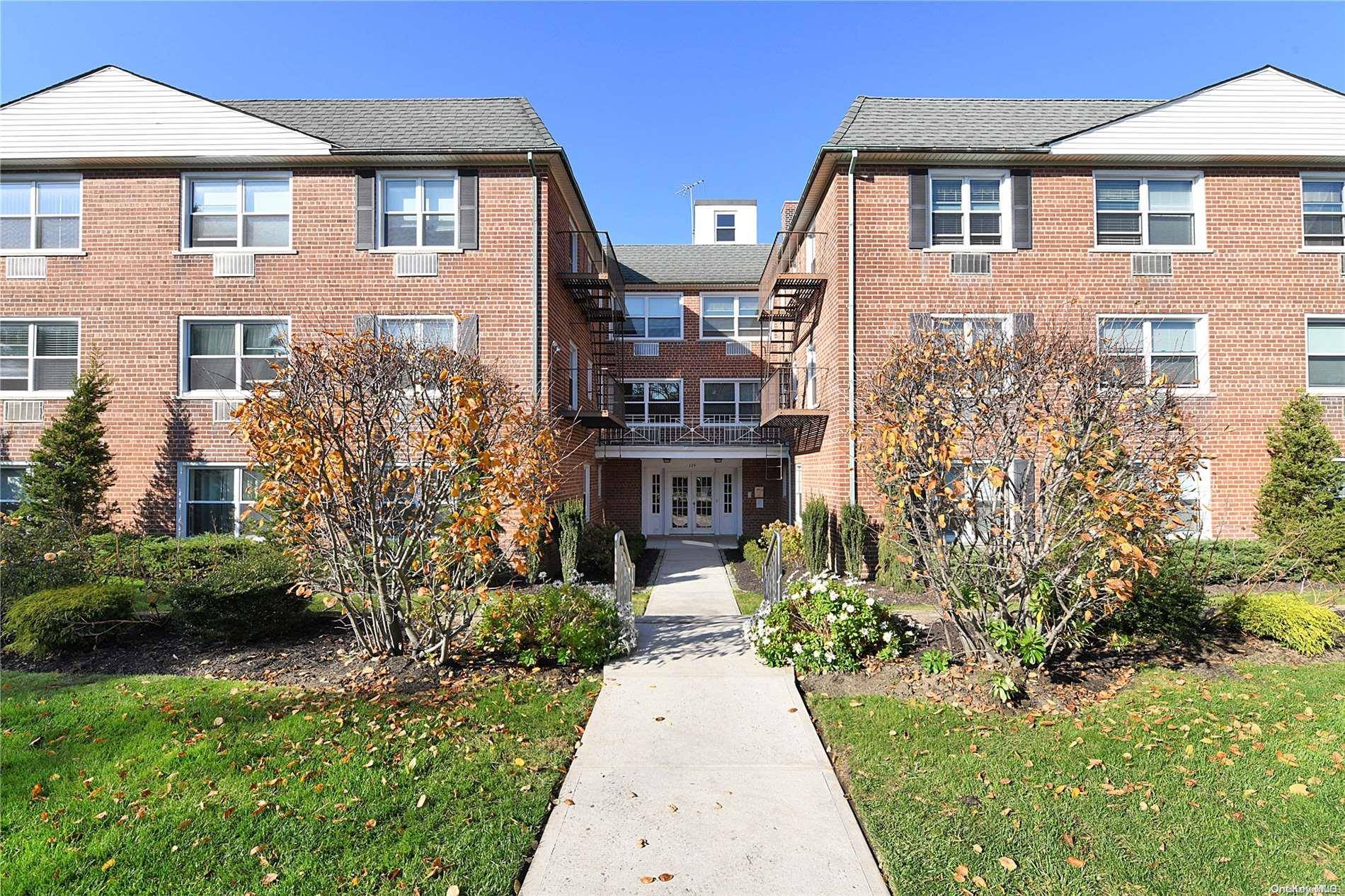 Rockville Centre, NY 11570,124 S Park AVE #1K