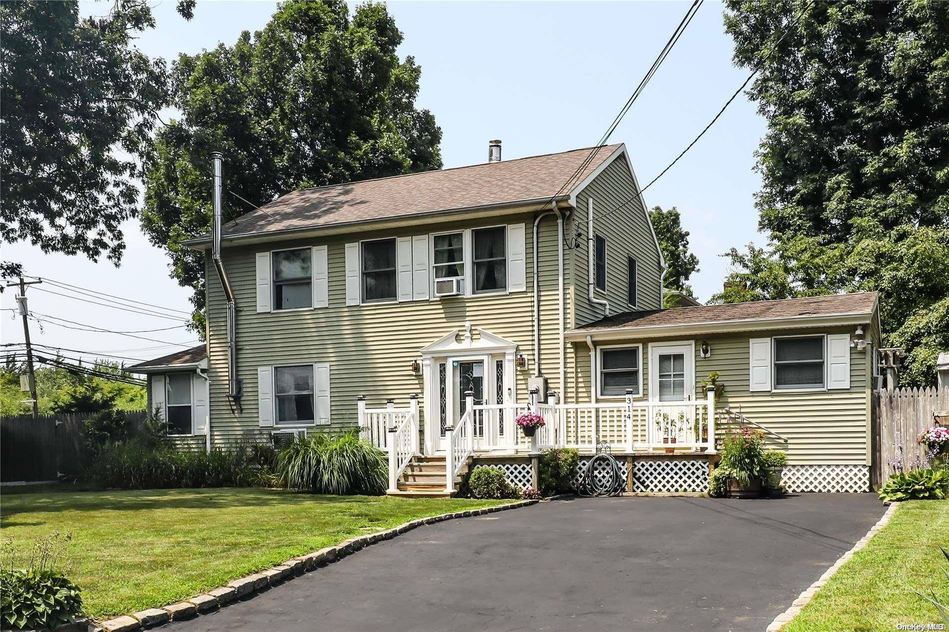 Huntington Station, NY 11746,314 Oakwood RD