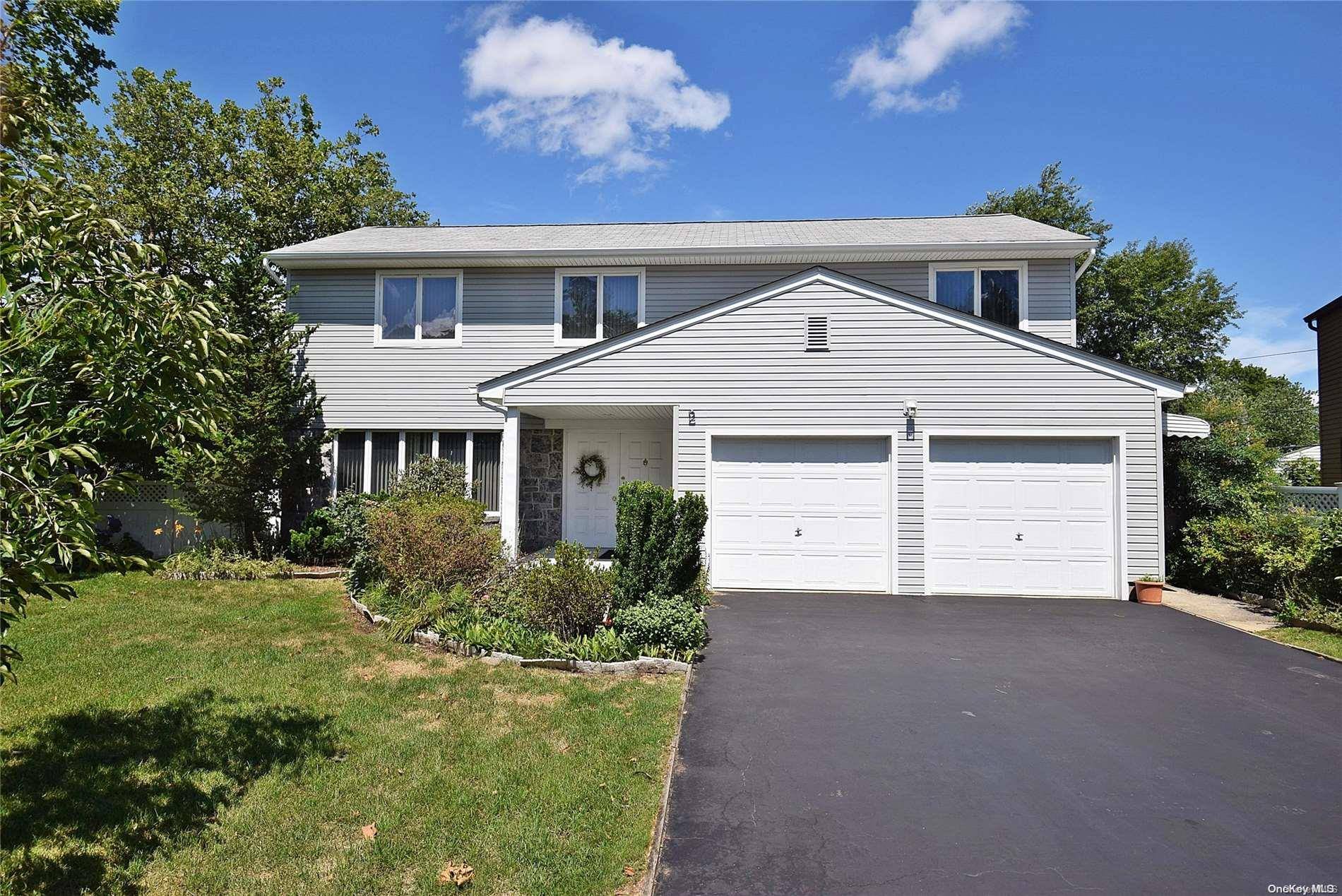 Hicksville, NY 11801,2 Woodbury CT