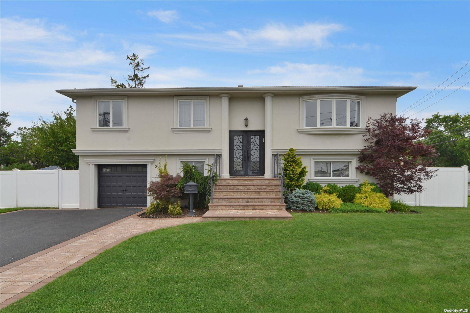 Massapequa, NY 11758,201 N Kings AVE