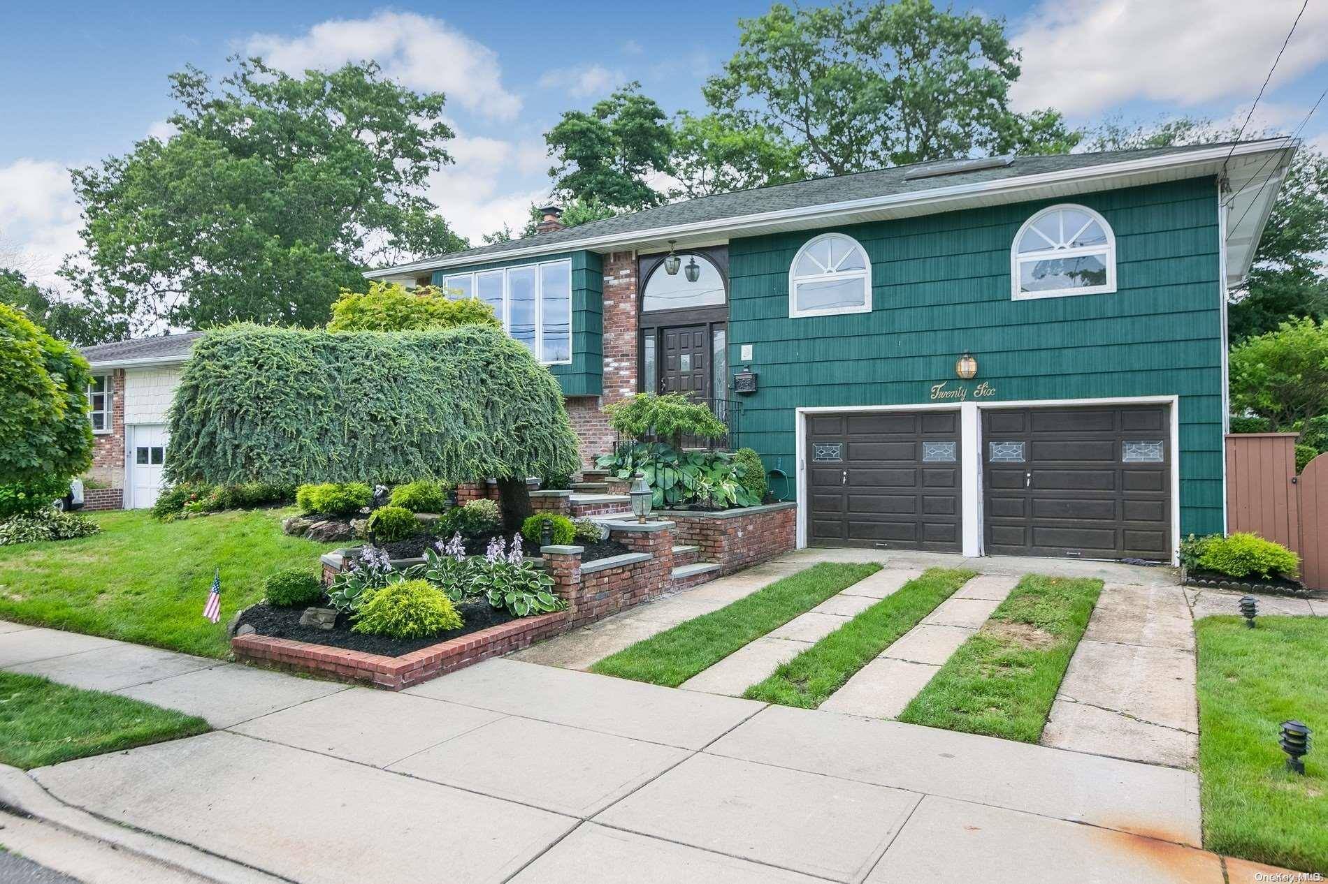 Farmingdale, NY 11735,26 8th AVE