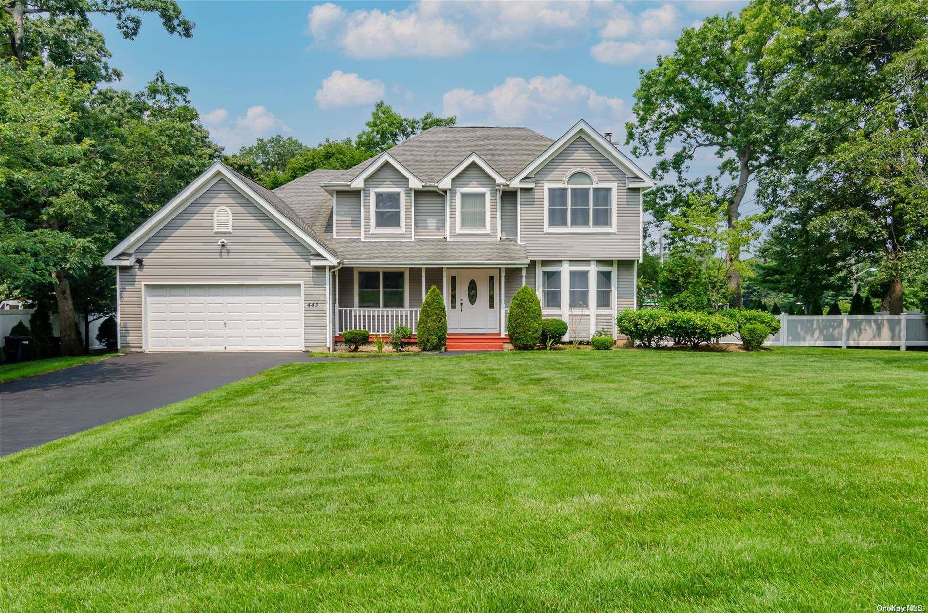 Ronkonkoma, NY 11779,443 Collington DR
