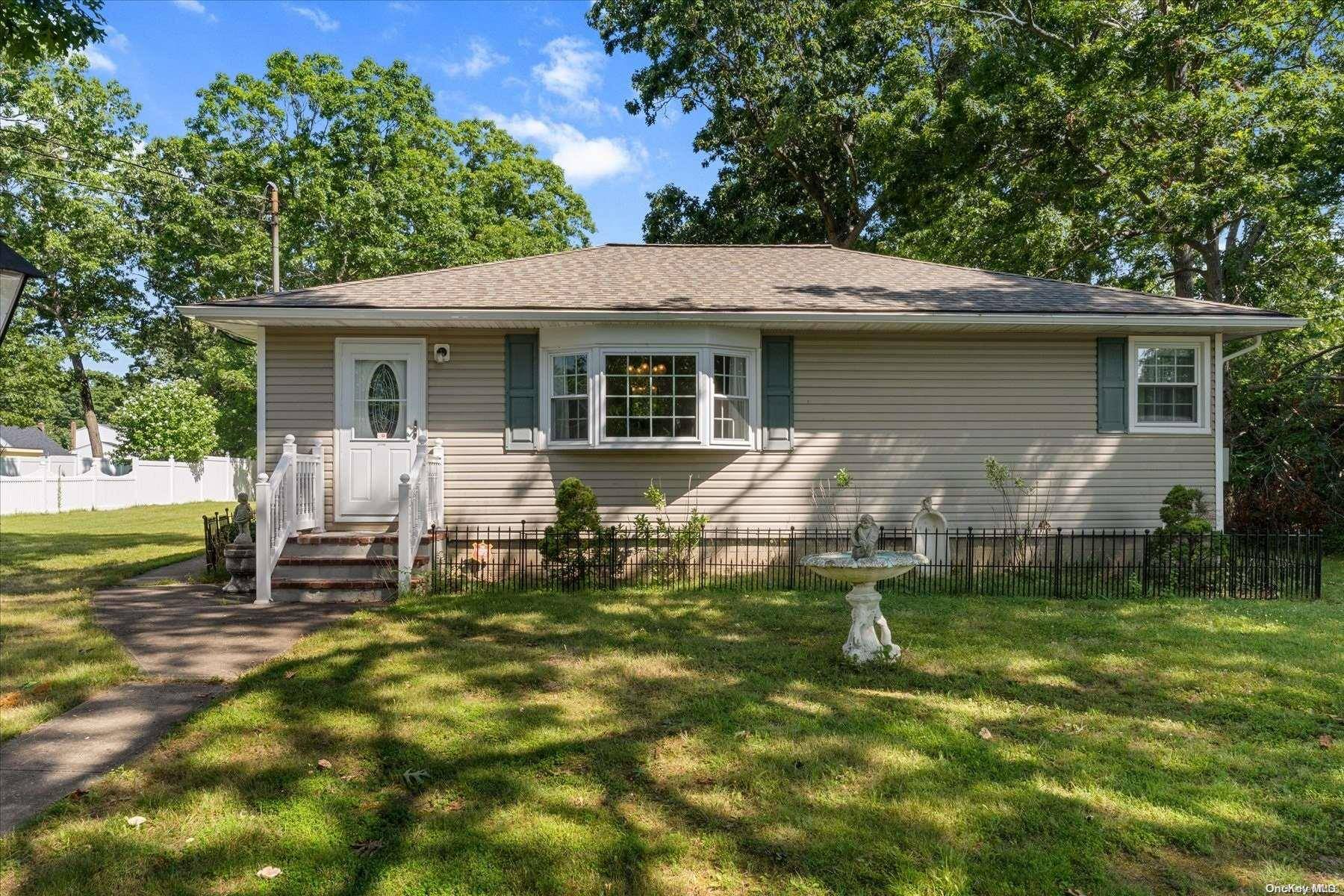 Shirley, NY 11967,219 Colin DR