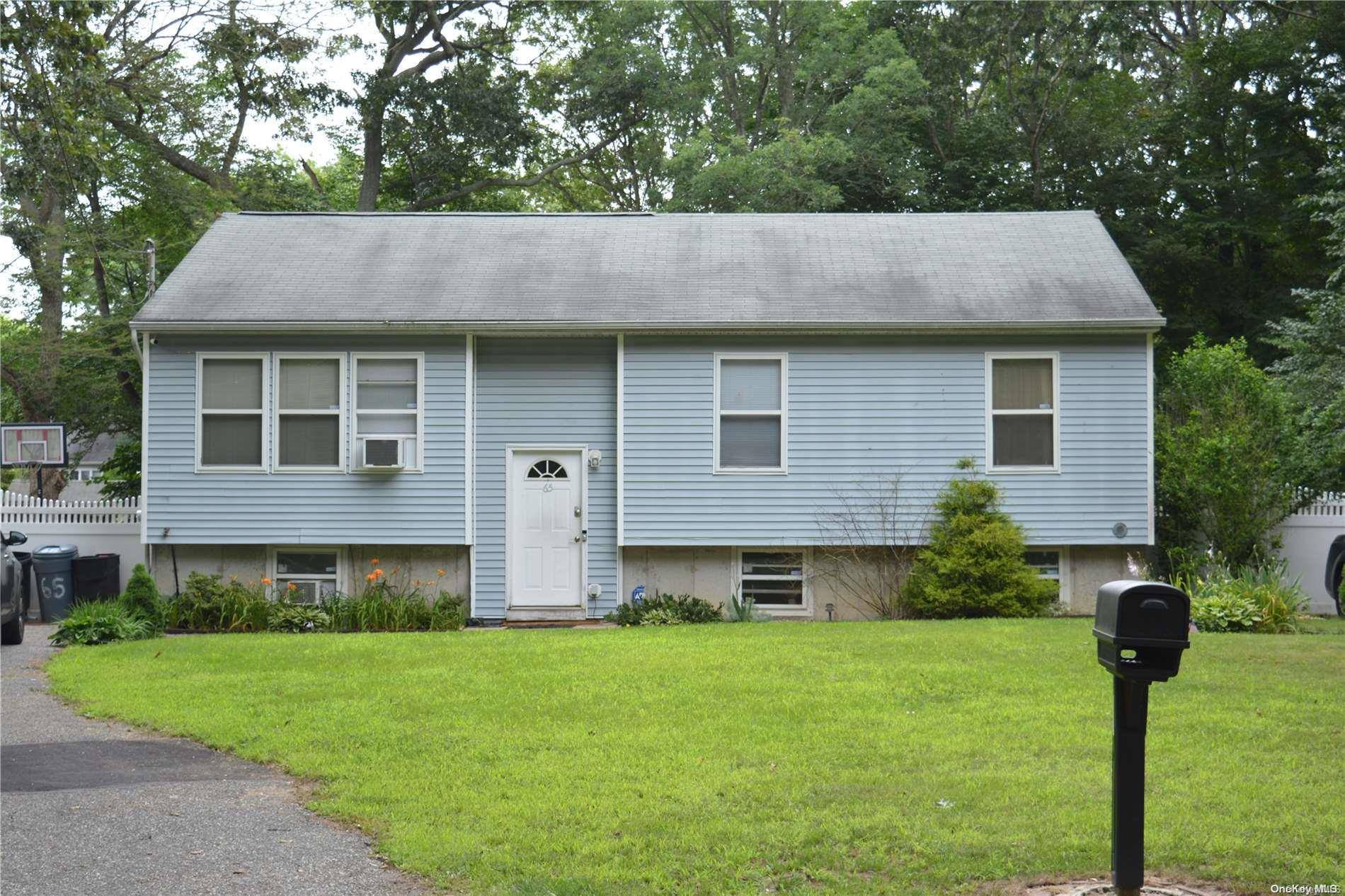 Coram, NY 11727,65 Margaret DR